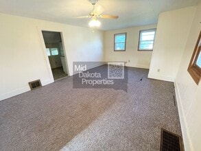 716 W Ash Ave in Mitchell, SD - Building Photo - Building Photo
