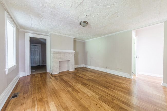 986 E Warrington Ave in Pittsburgh, PA - Building Photo - Building Photo