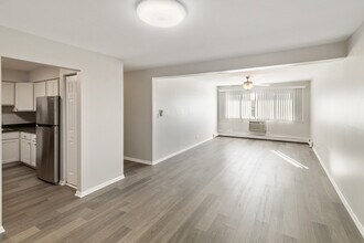 705 S Milwaukee Ave in Libertyville, IL - Building Photo - Building Photo