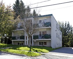142 Berczy St in Barrie, ON - Building Photo