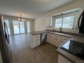 48 Webb Ave in Troy, MI - Building Photo - Building Photo