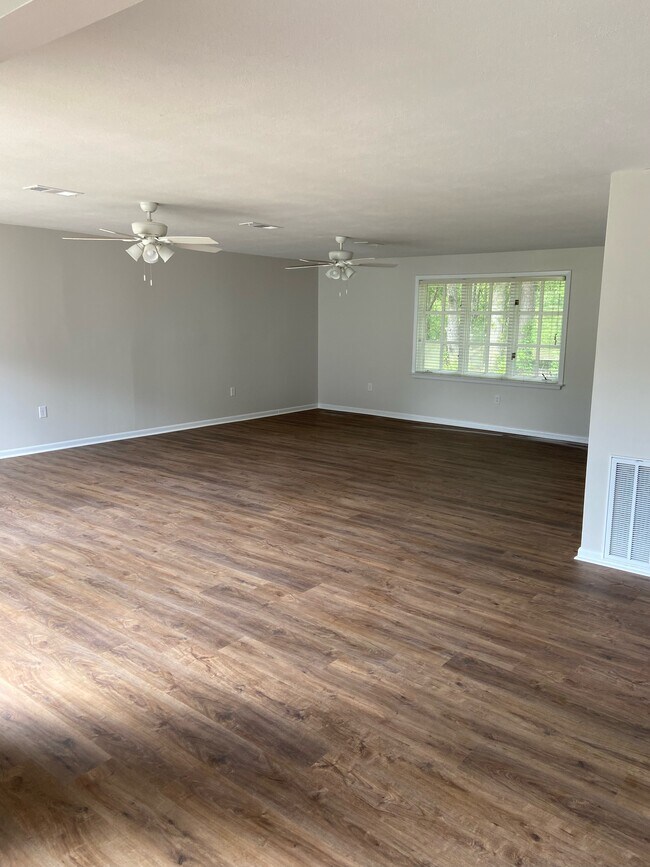 817 Elwood Cir Rentals in Byron, GA