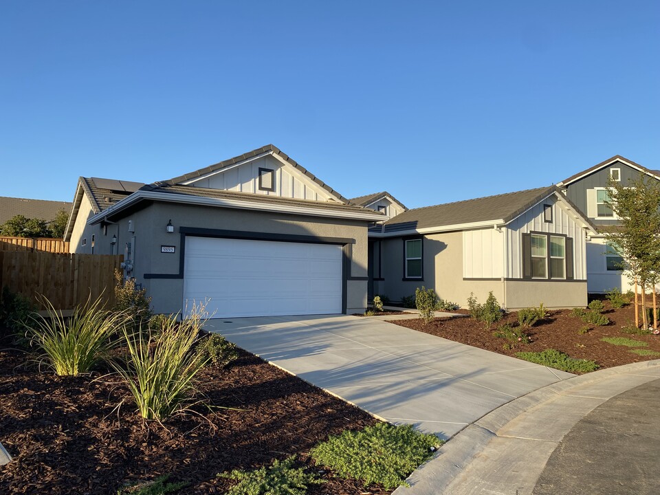 9895 Churchill Downs Dr in Roseville, CA - Building Photo