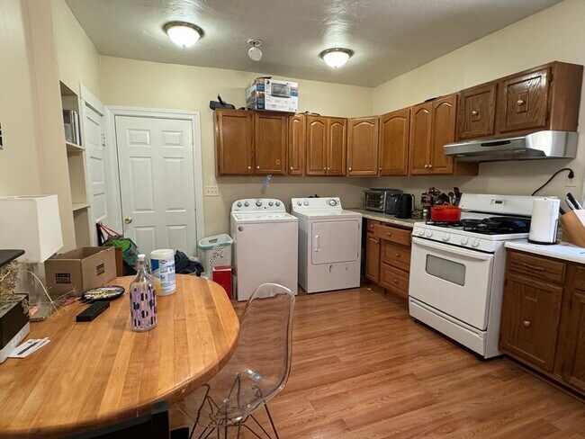 85 Raymond Ave in Somerville, MA - Building Photo - Building Photo