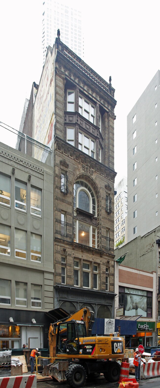 127 Fulton St in New York, NY - Building Photo - Building Photo