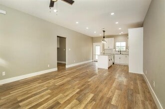 20496 US Hwy 377 in Whitesboro, TX - Building Photo - Building Photo