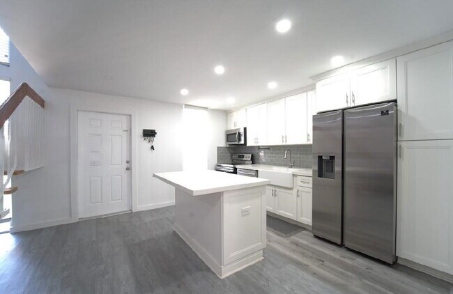 property at 14145 Kendale Lakes Cir