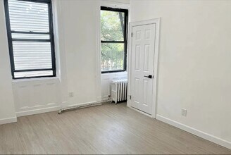 202 St Nicholas Ave in Brooklyn, NY - Foto de edificio - Building Photo