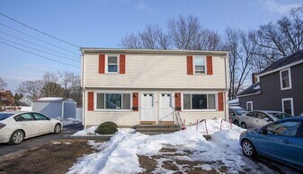 29 Crown St in Westfield, MA - Building Photo