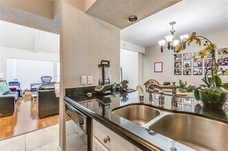 5908 Sandhurst Ln in Dallas, TX - Building Photo - Building Photo