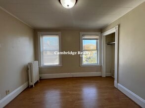 33 Wheatland St, Unit 3 in Somerville, MA - Foto de edificio - Building Photo
