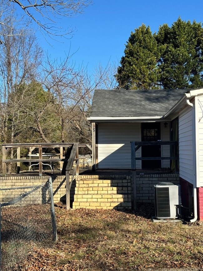 2262 S Lafayette St in Shelby, NC - Building Photo - Building Photo