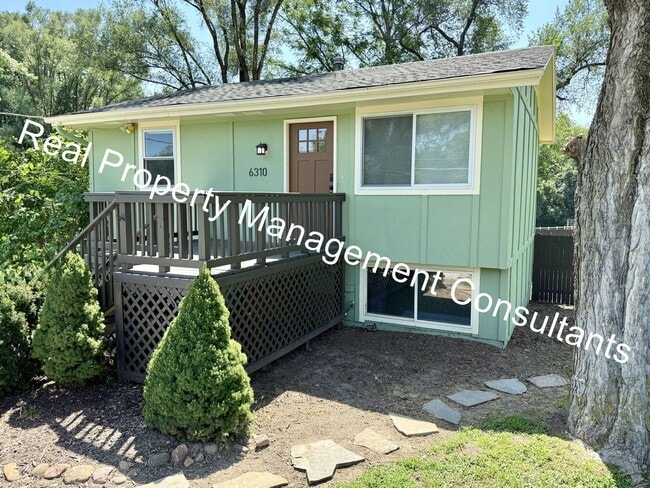 6310 NW Waukomis Dr in Kansas City, MO - Building Photo - Building Photo