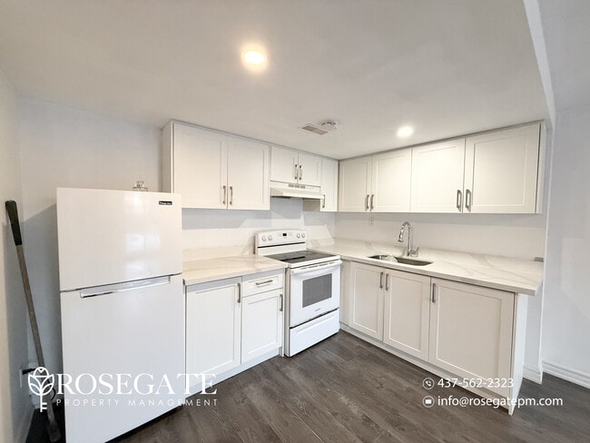 9 Garrybrook Dr in Toronto, ON - Building Photo - Building Photo