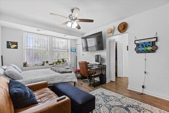 3727 N Pine Grove Ave in Chicago, IL - Building Photo - Building Photo