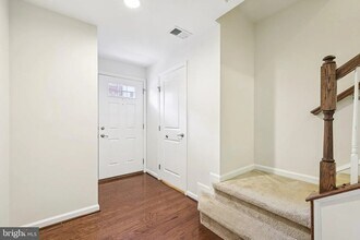 8074 Locust Mill St in Ellicott City, MD - Building Photo - Building Photo