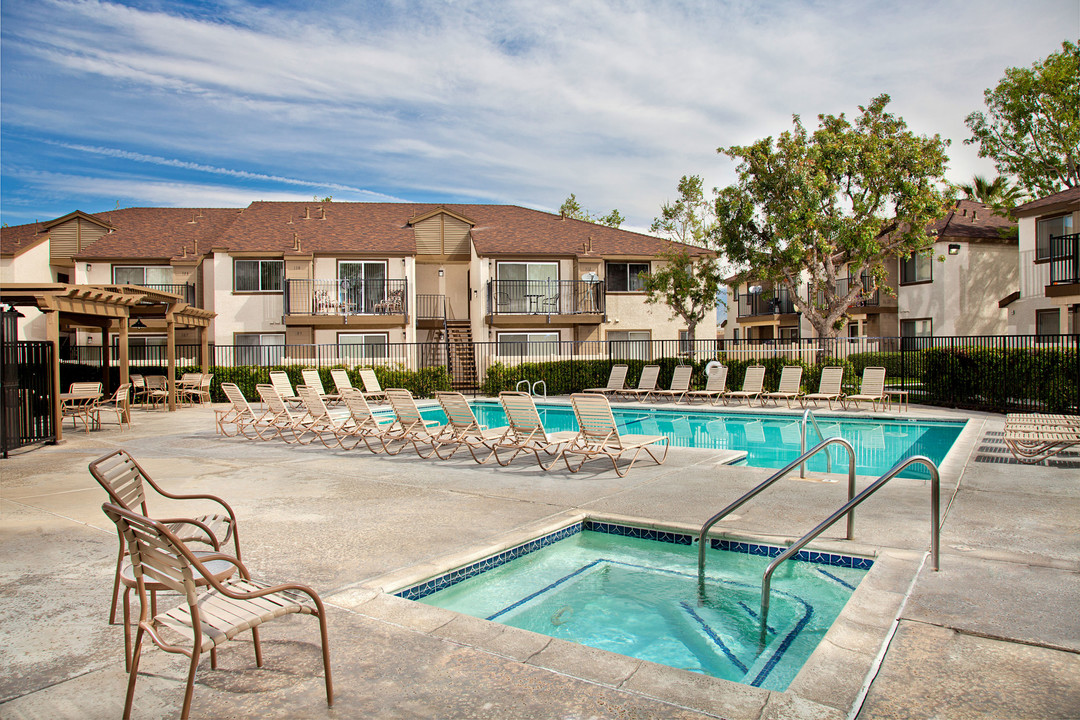 Rosewood Apartments in Redlands, CA - Building Photo