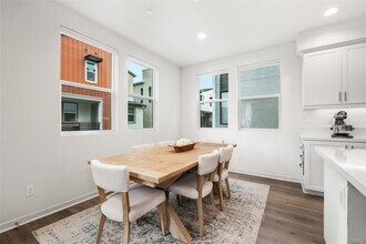 146 Fable in Irvine, CA - Building Photo - Building Photo
