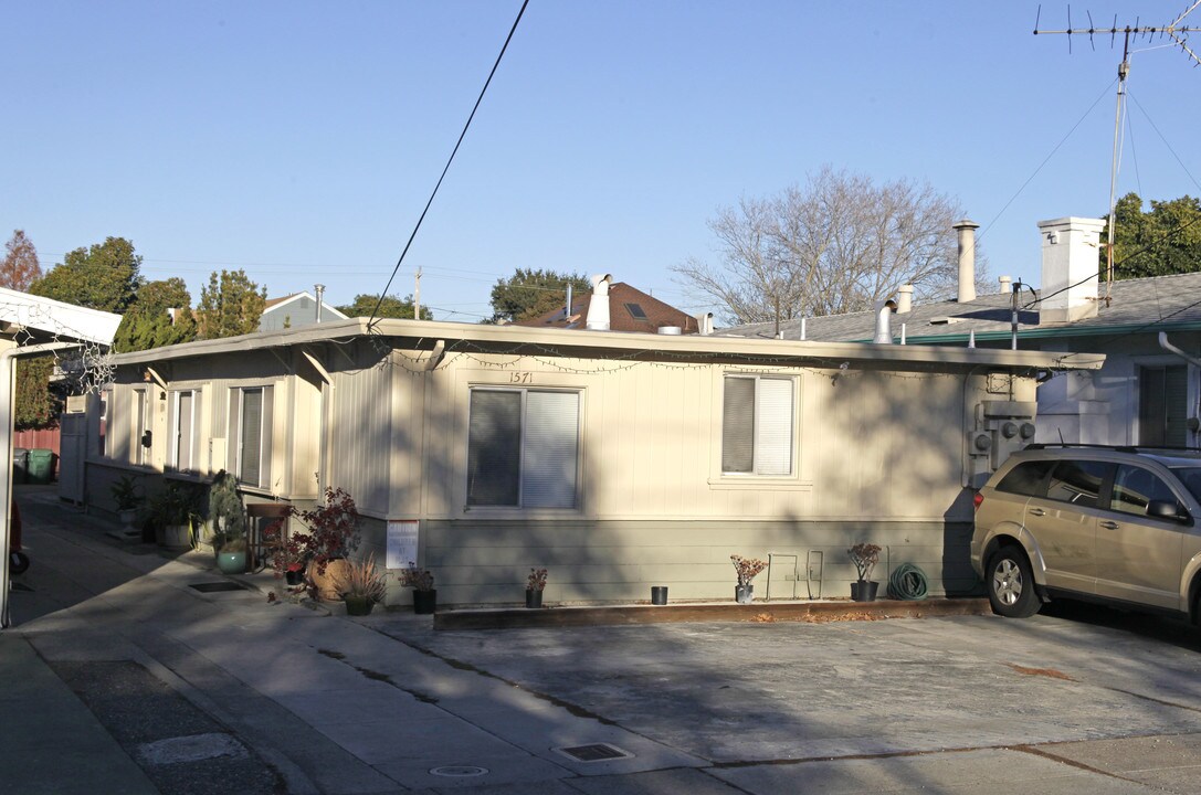 1571 Lincoln Ave in Alameda, CA - Foto de edificio