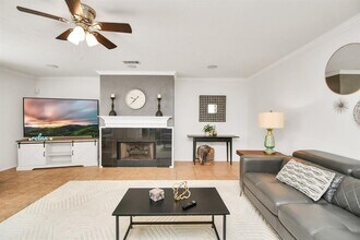 4827 Lazy Timbers Dr in Humble, TX - Foto de edificio - Building Photo