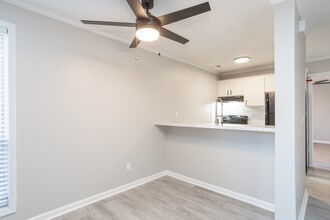 Century Oaks Apartments in Fayetteville, NC - Building Photo - Interior Photo