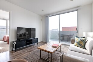 10473 Santa Monica Blvd in Los Angeles, CA - Building Photo