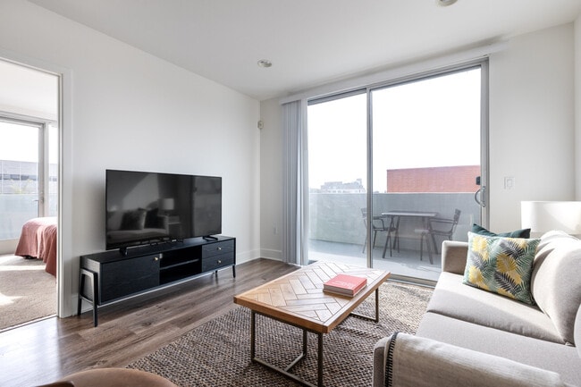 10473 Santa Monica Blvd