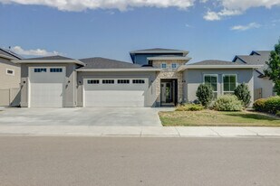 12090 W Endsley St in Star, ID - Building Photo