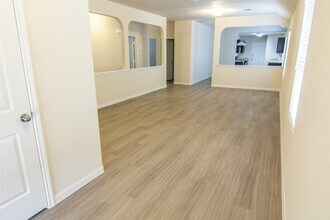 909 Ember Wood Ct in La Marque, TX - Building Photo - Building Photo