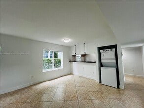 950 Bay Dr in Miami Beach, FL - Building Photo - Building Photo