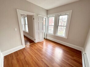 75 Hillside St, Unit 2T in Boston, MA - Building Photo - Building Photo