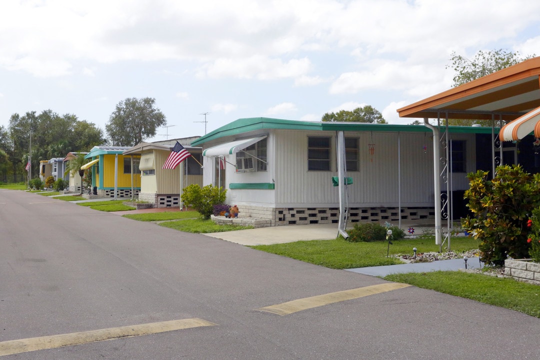 Century Mobile Manor in St. Petersburg, FL - Foto de edificio