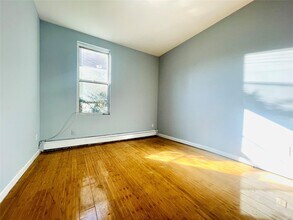 124-12 Metropolitan Ave in Queens, NY - Building Photo - Building Photo