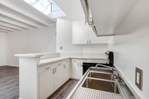 SANT2926 in Santa Monica, CA - Building Photo - Interior Photo