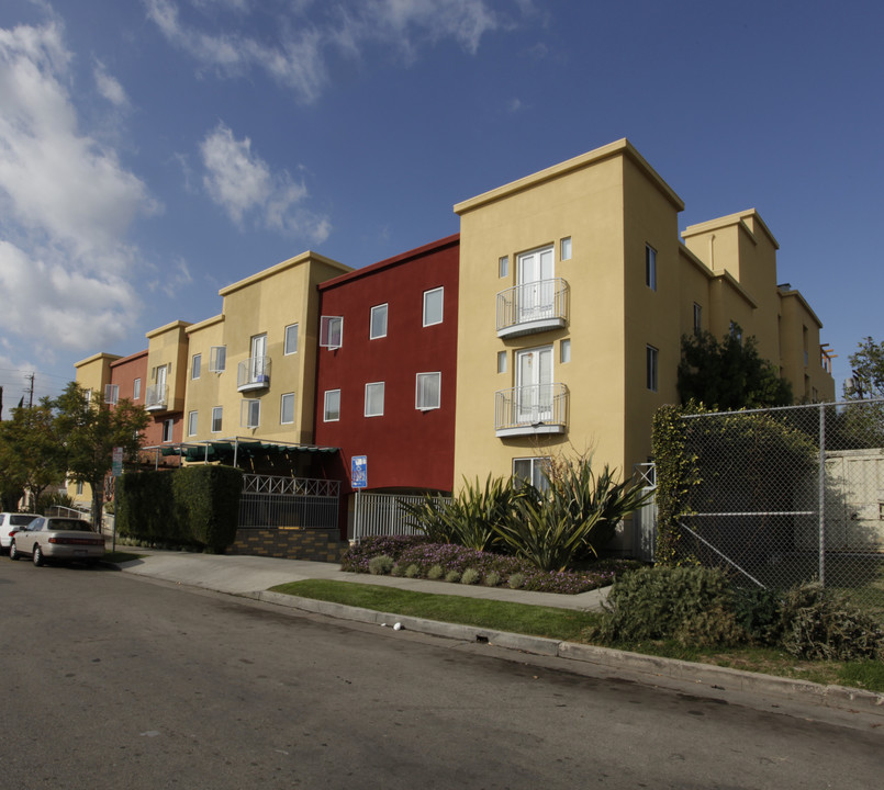 Mirada Terrace Apartments in Los Angeles, CA - Foto de edificio