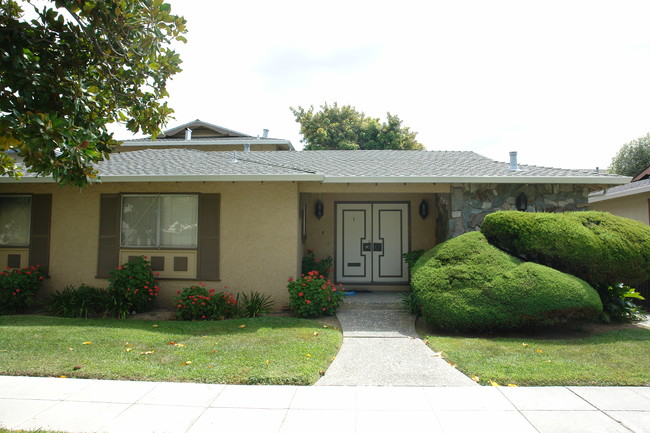 440 Richfield Dr in San Jose, CA - Foto de edificio - Building Photo