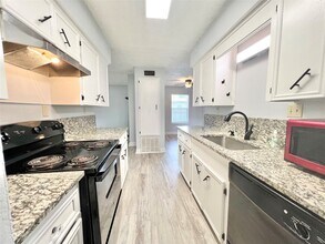 4021 Avenue Q 1/2 in Santa Fe, TX - Building Photo - Building Photo