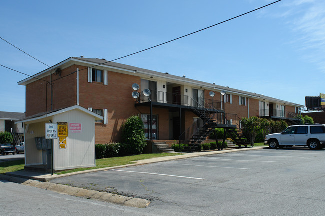 Cumberland Court Apartments in Atlanta, GA - Foto de edificio - Building Photo