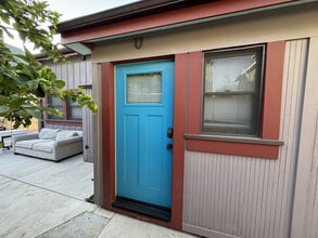 1081 W 30th St in Los Angeles, CA - Foto de edificio - Building Photo