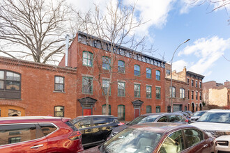 434 Waverly Ave in Brooklyn, NY - Foto de edificio - Building Photo