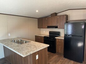 1007 Alexandria Rd SW in Jacksonville, AL - Building Photo