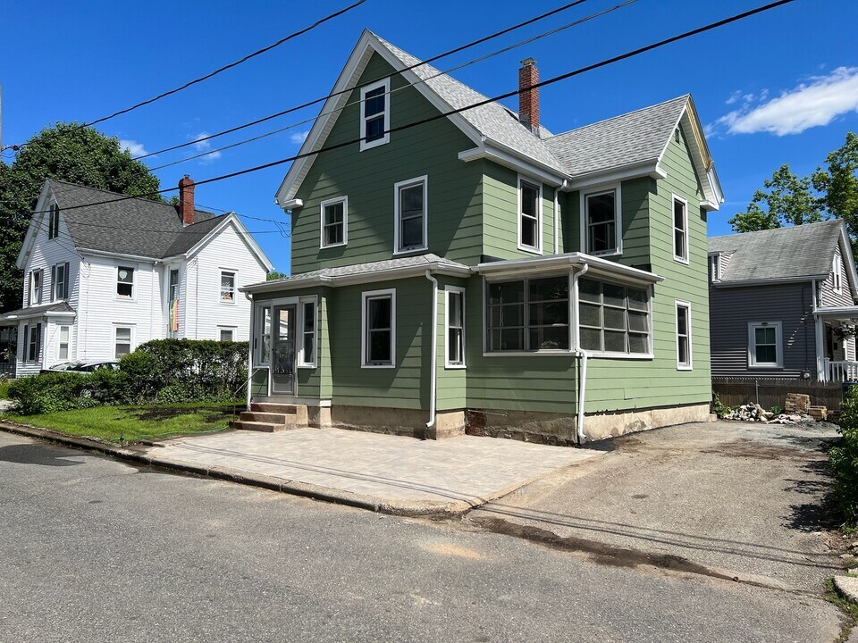 28 Alden Pl in Newton, MA - Building Photo