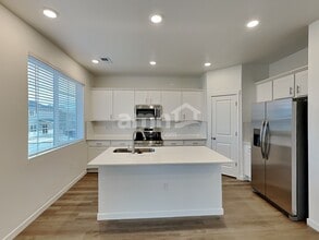 6620 S Newbern St in Aurora, CO - Foto de edificio - Building Photo