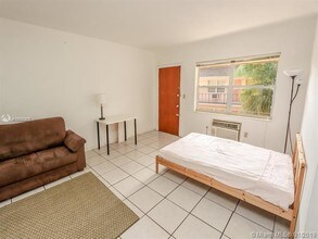 1250 S Alhambra Cir-Unit -12-A in Coral Gables, FL - Building Photo - Building Photo