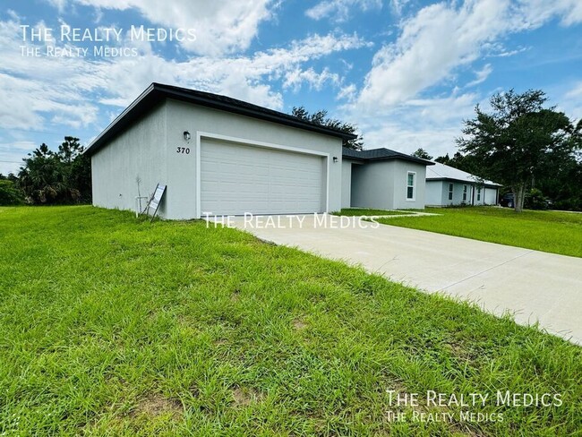 370 Dadeville St SE in Palm Bay, FL - Building Photo - Building Photo