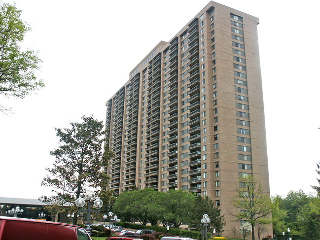 Skyline House in Falls Church, VA - Building Photo - Building Photo