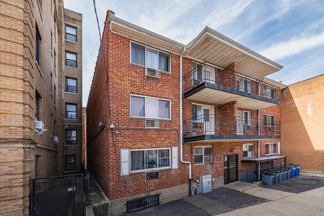 3520 149th St in Flushing, NY - Foto de edificio