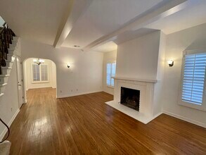 10816 3/4 Lindbrook Dr in Los Angeles, CA - Building Photo - Building Photo