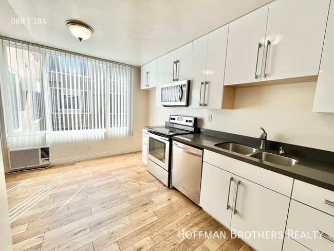 400 S Berendo St, Unit 318 in Los Angeles, CA - Building Photo - Building Photo