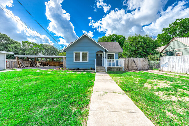 1224 Avenue H in Bay City, TX - Building Photo - Building Photo